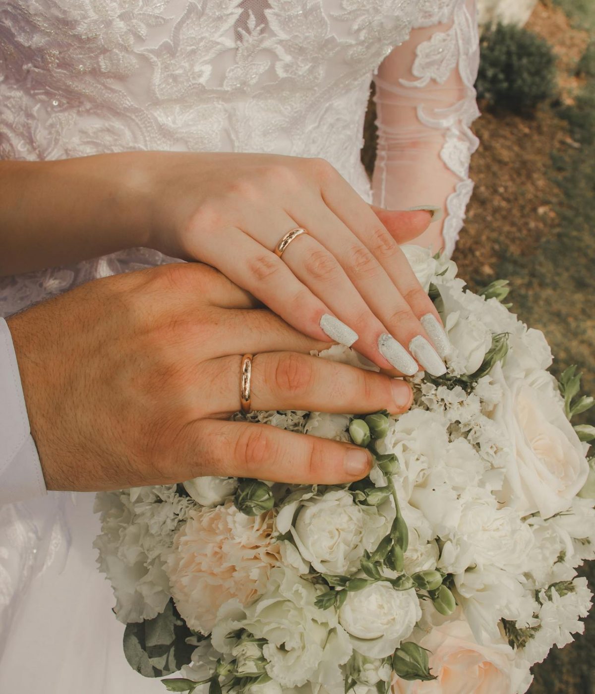 Ehepaar,Hochzeit, Blumen, Schönes Paar, Liebe, Anlass, Ehering, Hände